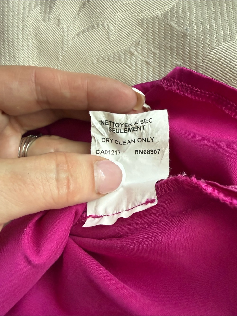 Le Château Fuchsia Satin Sleeveless Blouse Size Medium Made in Canada Barbiecore - Picture 9 of 10